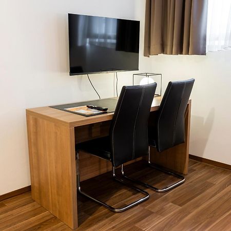 Orange Hotel Und Apartments Ной-Улм Екстериор снимка