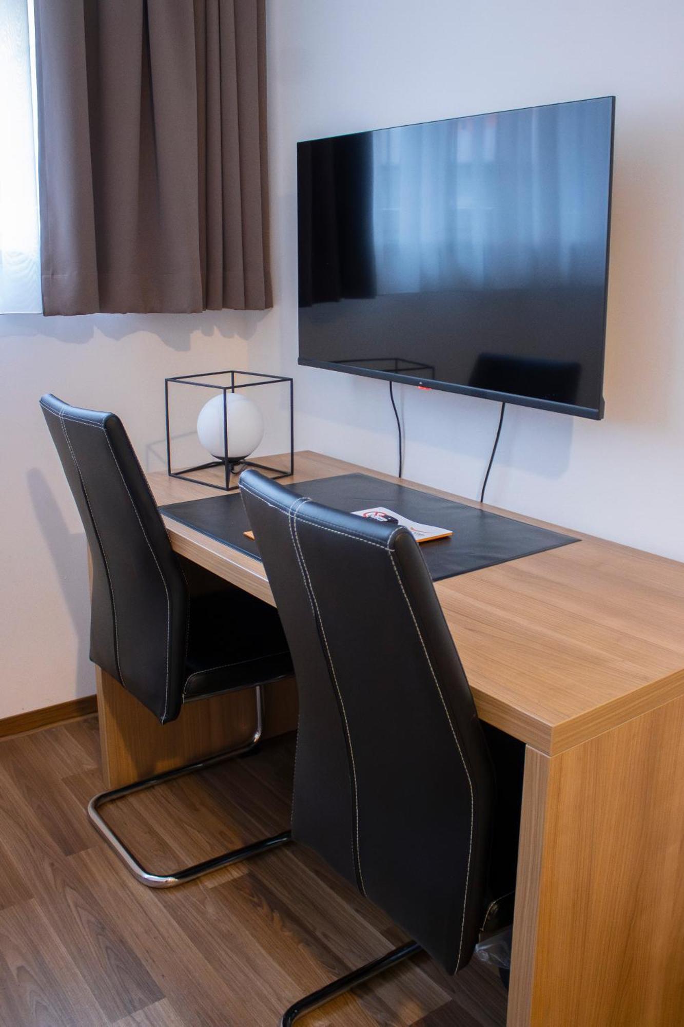 Orange Hotel Und Apartments Ной-Улм Екстериор снимка
