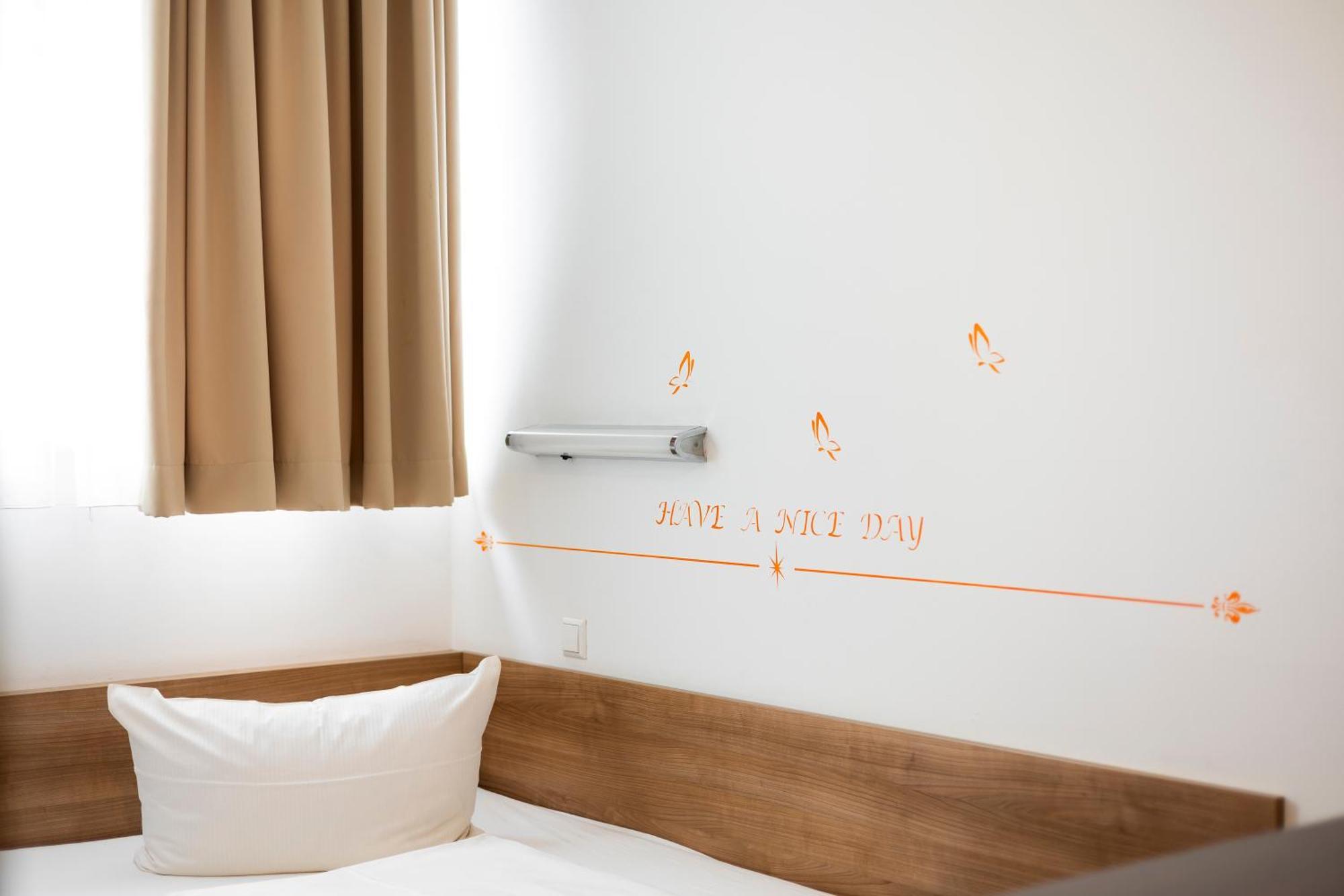 Orange Hotel Und Apartments Ной-Улм Екстериор снимка
