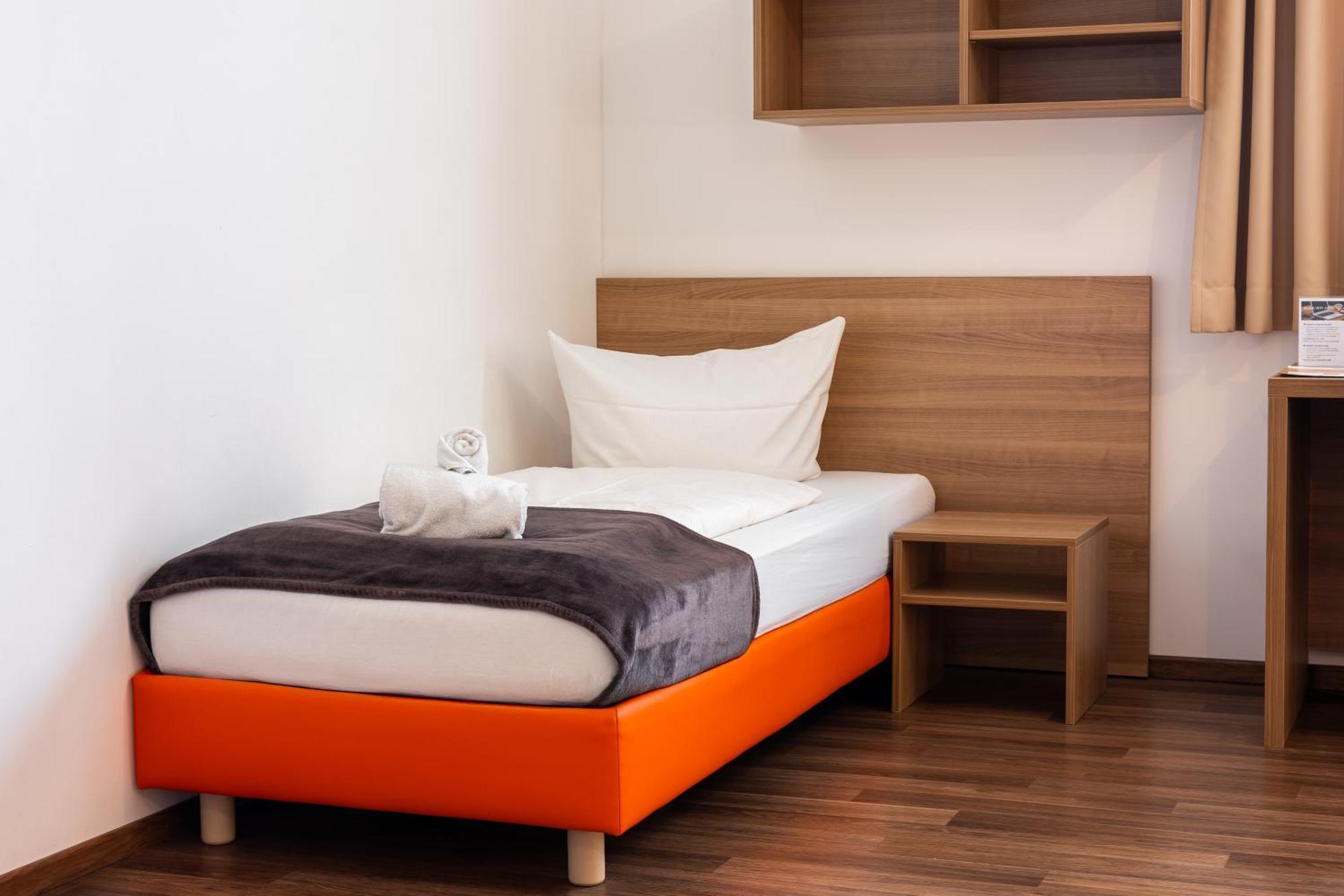 Orange Hotel Und Apartments Ной-Улм Екстериор снимка