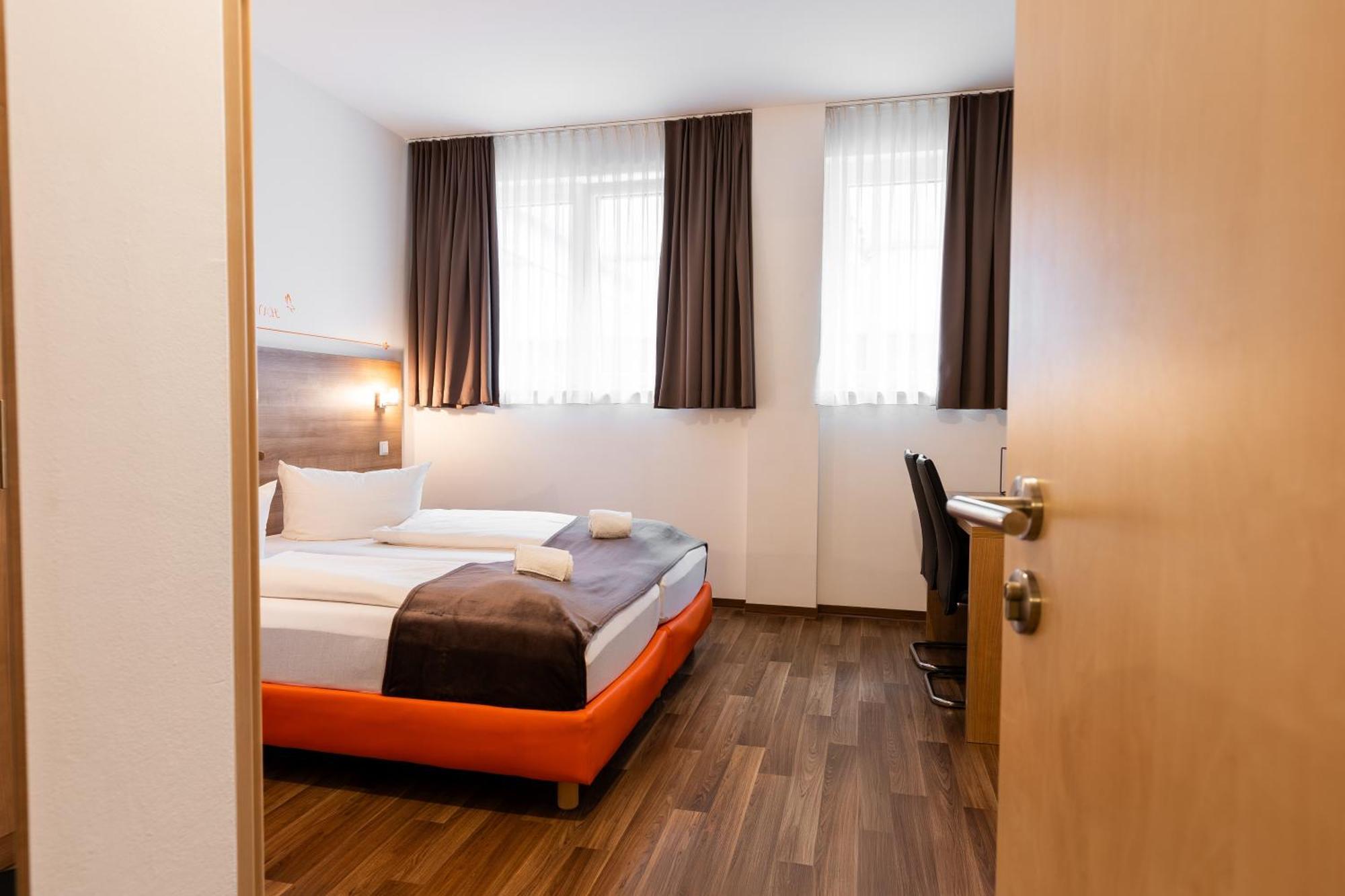Orange Hotel Und Apartments Ной-Улм Екстериор снимка