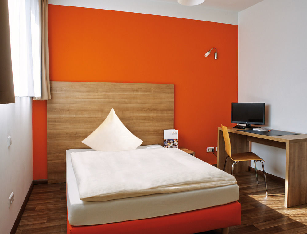 Orange Hotel Und Apartments Ной-Улм Екстериор снимка