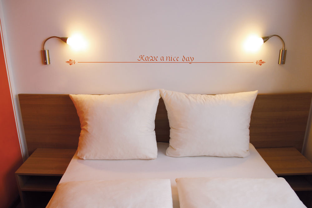 Orange Hotel Und Apartments Ной-Улм Екстериор снимка