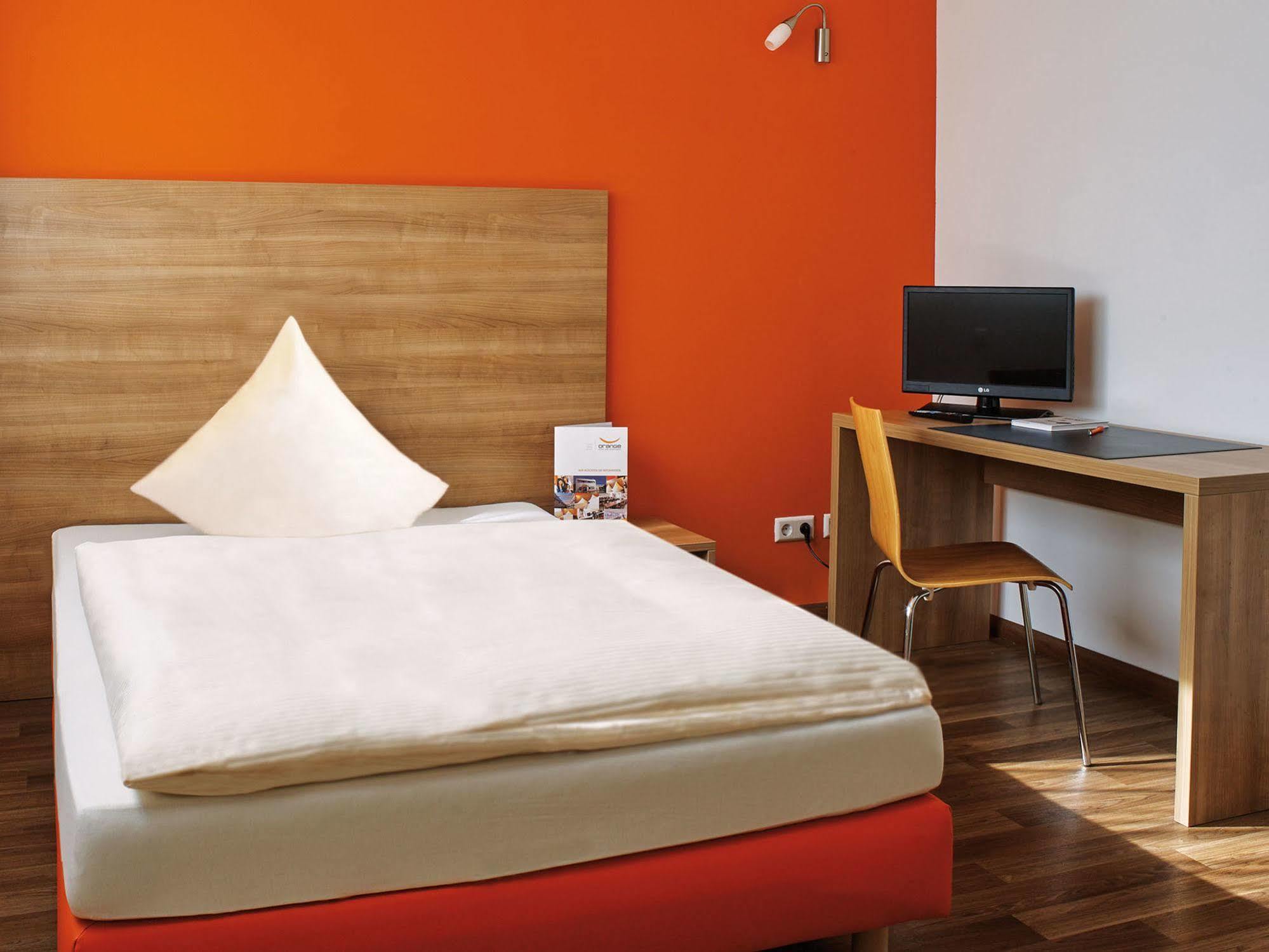 Orange Hotel Und Apartments Ной-Улм Екстериор снимка