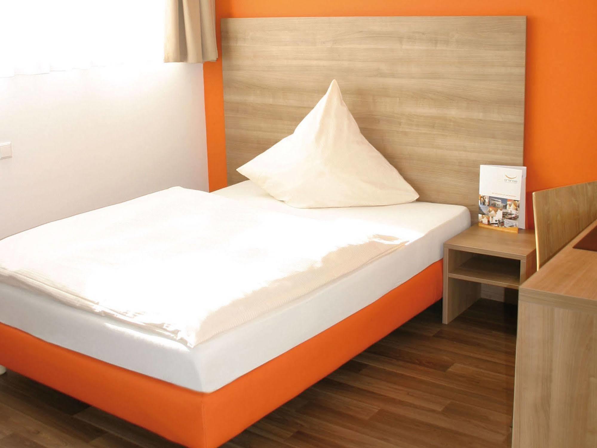 Orange Hotel Und Apartments Ной-Улм Екстериор снимка