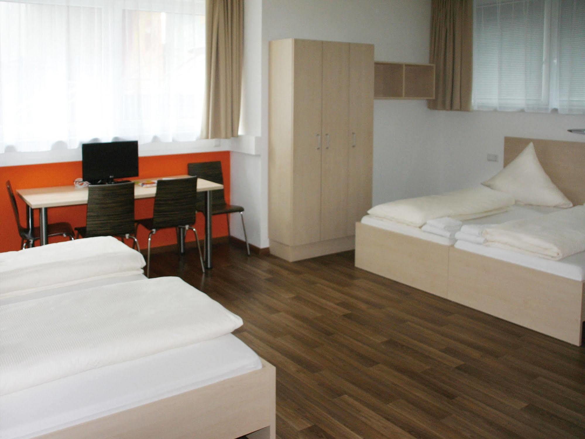 Orange Hotel Und Apartments Ной-Улм Екстериор снимка