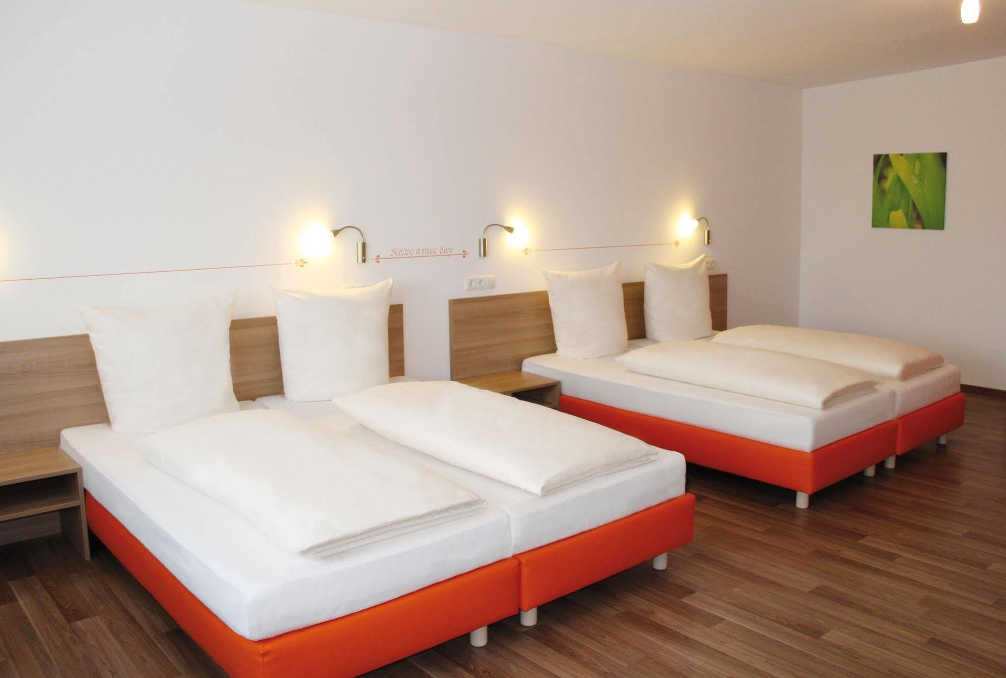 Orange Hotel Und Apartments Ной-Улм Екстериор снимка